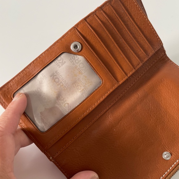 Michael Kors brown leather wallet - Picture 2 of 3